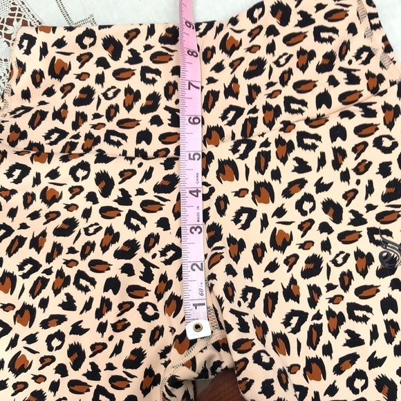 NWOT Ryderwear Hybrid Tan Leopard High Waisted Scrunch Butt Leggings Size XS - Picture 7 of 10